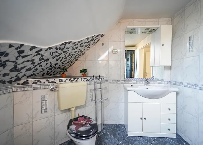 Spacious House With 5 度假居 维也纳