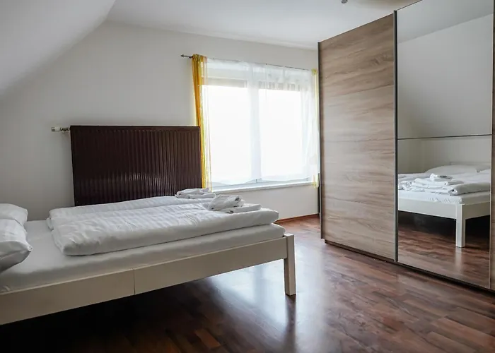 Spacious House With 5 度假居