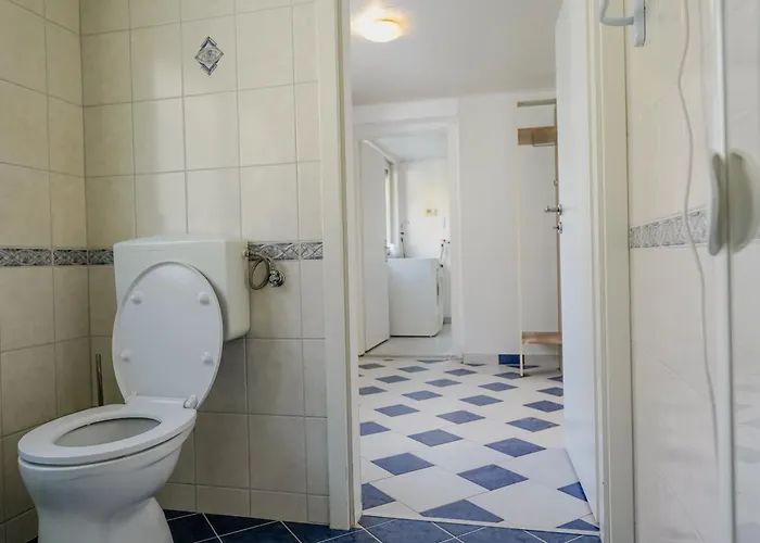 Spacious House With 5