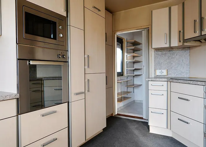 Spacious House With 5 度假居 *