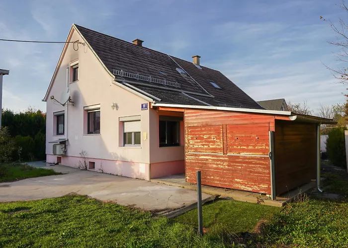 Spacious House With 5 *